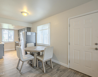 6126 N 79th Street - Photo Thumbnail 3