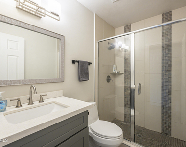 6126 N 79th Street - Photo Thumbnail 9