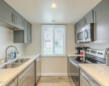 6126 N 79th Street - Photo Thumbnail 2