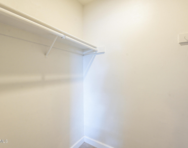 6126 N 79th Street - Photo Thumbnail 8