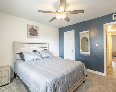 6126 N 79th Street - Photo Thumbnail 6