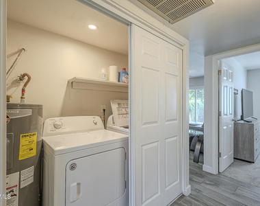 6126 N 79th Street - Photo Thumbnail 10