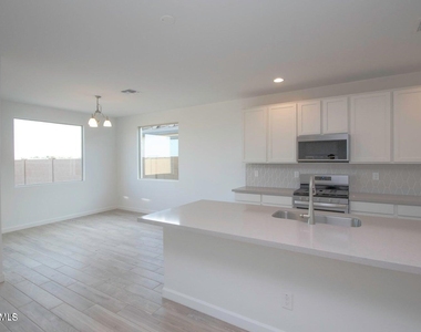 5616 W Stargazer Place - Photo Thumbnail 4