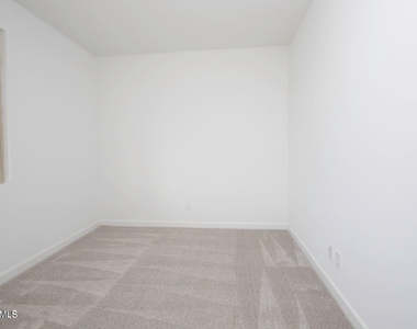 5616 W Stargazer Place - Photo Thumbnail 11