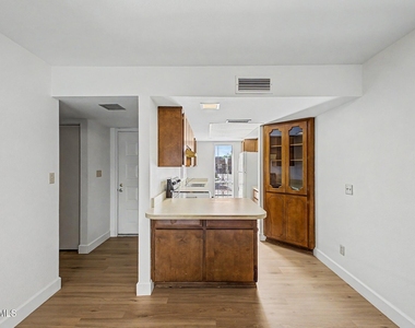 5207 S Hazelton Lane - Photo Thumbnail 7