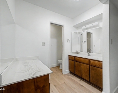 5207 S Hazelton Lane - Photo Thumbnail 15