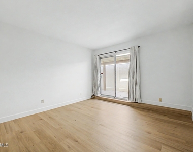 5207 S Hazelton Lane - Photo Thumbnail 13