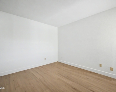 5207 S Hazelton Lane - Photo Thumbnail 19