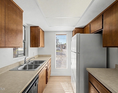 5207 S Hazelton Lane - Photo Thumbnail 10