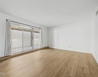 5207 S Hazelton Lane - Photo Thumbnail 4