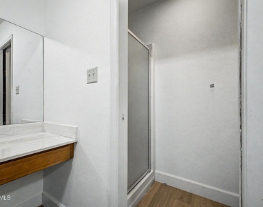 5207 S Hazelton Lane - Photo Thumbnail 16