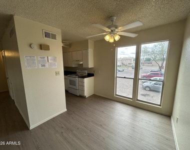 2652 E Oakleaf Drive - Photo Thumbnail 10