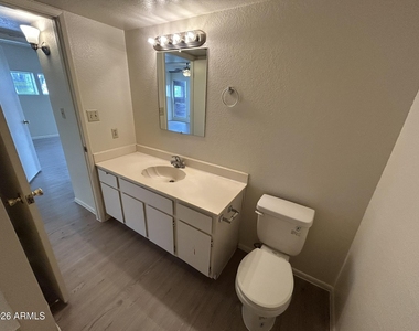 2652 E Oakleaf Drive - Photo Thumbnail 24
