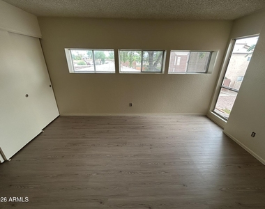 2652 E Oakleaf Drive - Photo Thumbnail 21