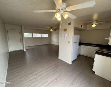 2652 E Oakleaf Drive - Photo Thumbnail 11