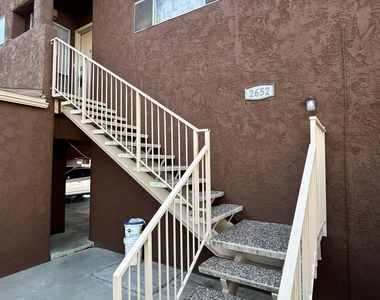 2652 E Oakleaf Drive - Photo Thumbnail 1