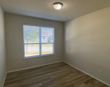 9145 Blackstone Drive - Photo Thumbnail 20