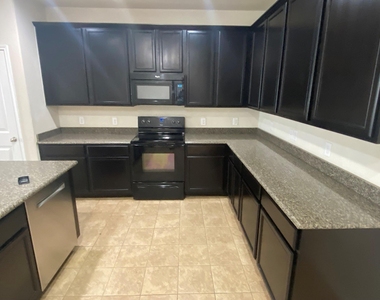 9145 Blackstone Drive - Photo Thumbnail 5
