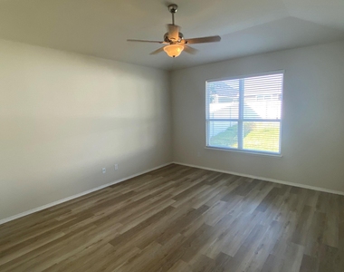 9145 Blackstone Drive - Photo Thumbnail 10