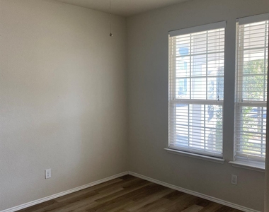 9145 Blackstone Drive - Photo Thumbnail 15