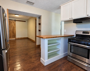 636 E Columbia Drive - Photo Thumbnail 4