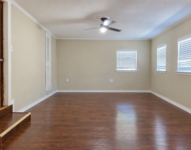 636 E Columbia Drive - Photo Thumbnail 8