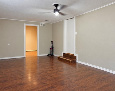 636 E Columbia Drive - Photo Thumbnail 9