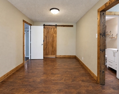 636 E Columbia Drive - Photo Thumbnail 6