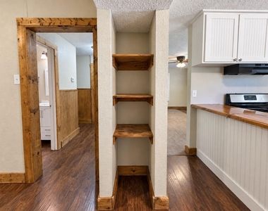 636 E Columbia Drive - Photo Thumbnail 3
