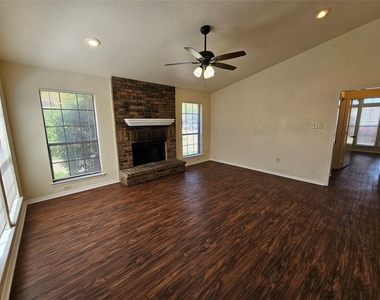 3125 Tudor Lane - Photo Thumbnail 2