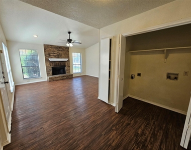 3125 Tudor Lane - Photo Thumbnail 7