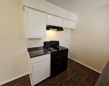 3125 Tudor Lane - Photo Thumbnail 10