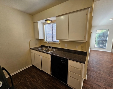 3125 Tudor Lane - Photo Thumbnail 9