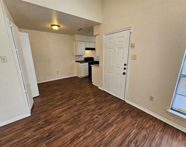 3125 Tudor Lane - Photo Thumbnail 1