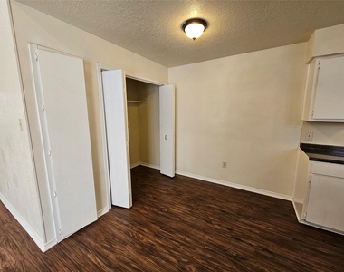3125 Tudor Lane - Photo Thumbnail 6