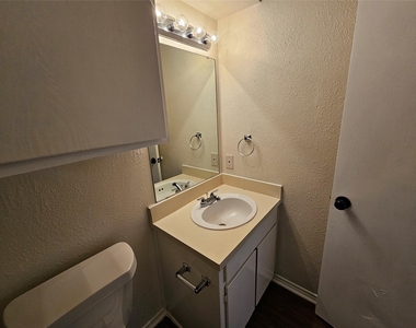 3125 Tudor Lane - Photo Thumbnail 14