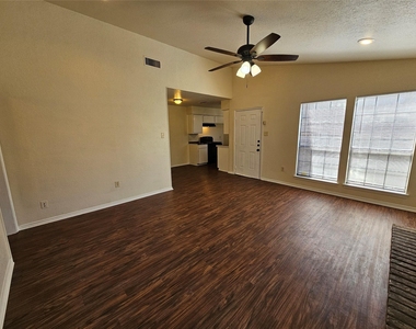 3125 Tudor Lane - Photo Thumbnail 3