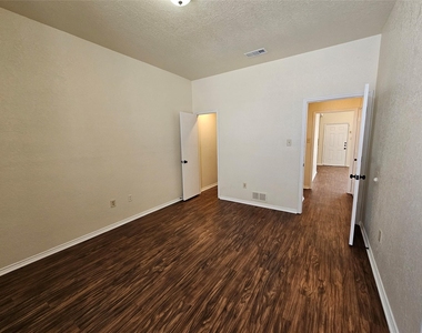3125 Tudor Lane - Photo Thumbnail 20