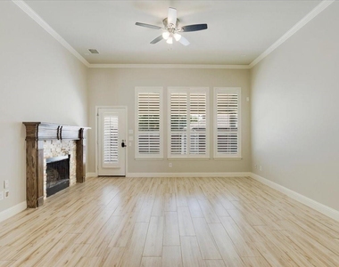 2710 Westpoint Drive - Photo Thumbnail 4