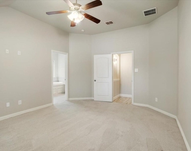 2710 Westpoint Drive - Photo Thumbnail 16