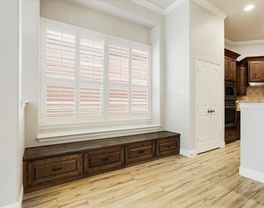 2710 Westpoint Drive - Photo Thumbnail 10