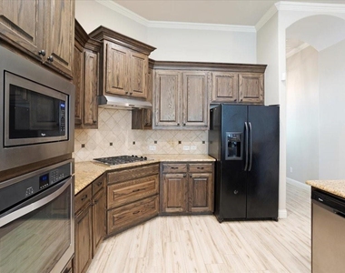 2710 Westpoint Drive - Photo Thumbnail 11