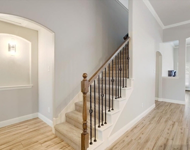 2710 Westpoint Drive - Photo Thumbnail 14
