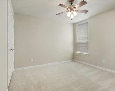 2710 Westpoint Drive - Photo Thumbnail 20
