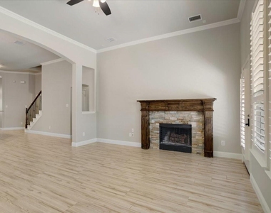 2710 Westpoint Drive - Photo Thumbnail 5