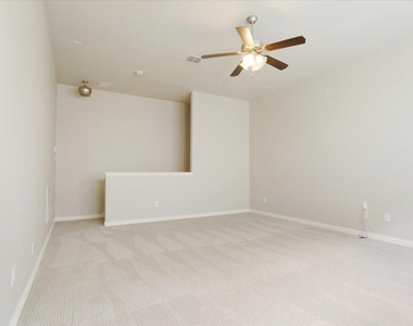 2710 Westpoint Drive - Photo Thumbnail 26