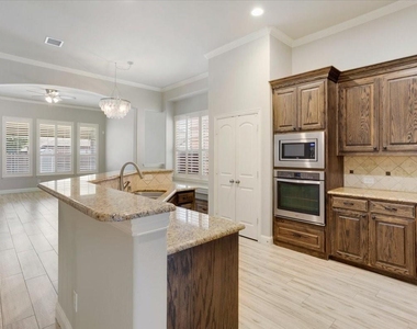 2710 Westpoint Drive - Photo Thumbnail 13