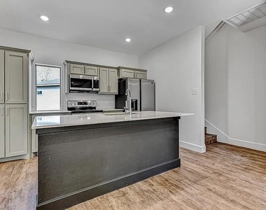 3260 W Crawford Street - Photo Thumbnail 2