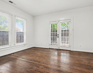 915 Annex Avenue - Photo Thumbnail 7