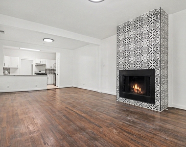 915 Annex Avenue - Photo Thumbnail 3